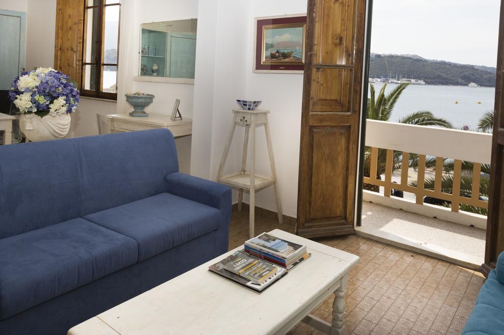 Hotel Belmare Porto Azzurro Oda fotoğraf